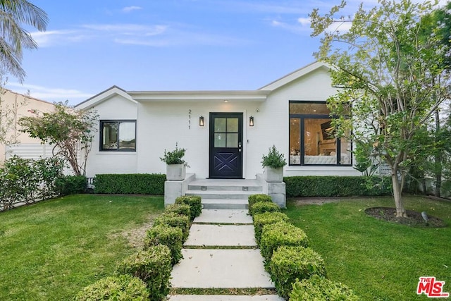 view of front of property with a front lawn