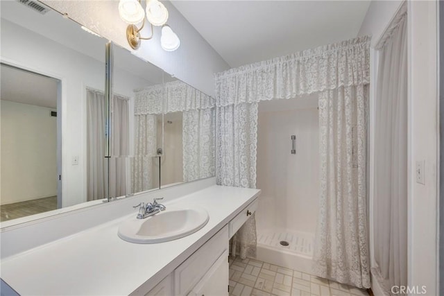 bathroom featuring a shower with shower curtain and vanity