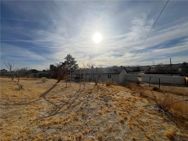 view of yard featuring a rural view