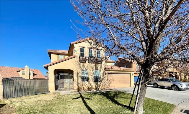 view of front of house with a front yard