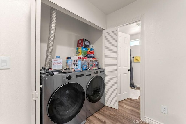 laundry room featuring light hardwood / wood-style floors and independent washer and dryer