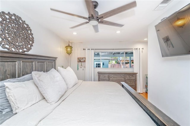 bedroom featuring ceiling fan