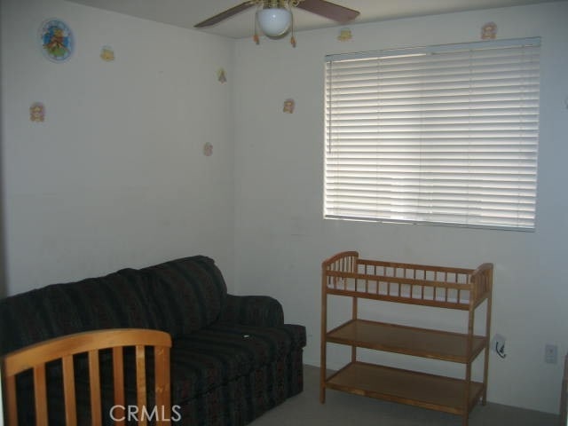 sitting room with ceiling fan