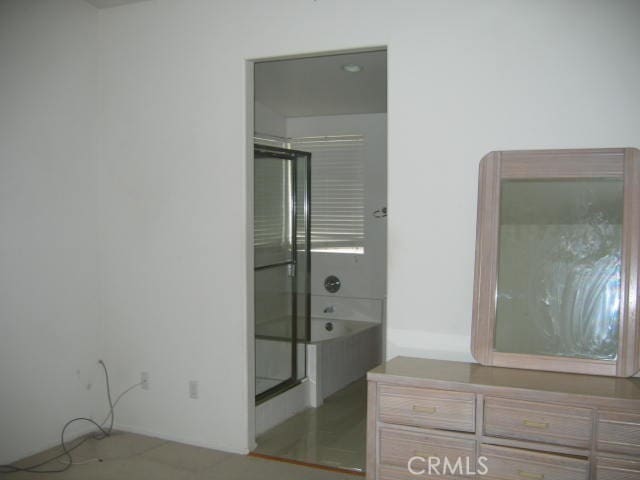 bathroom with a tub