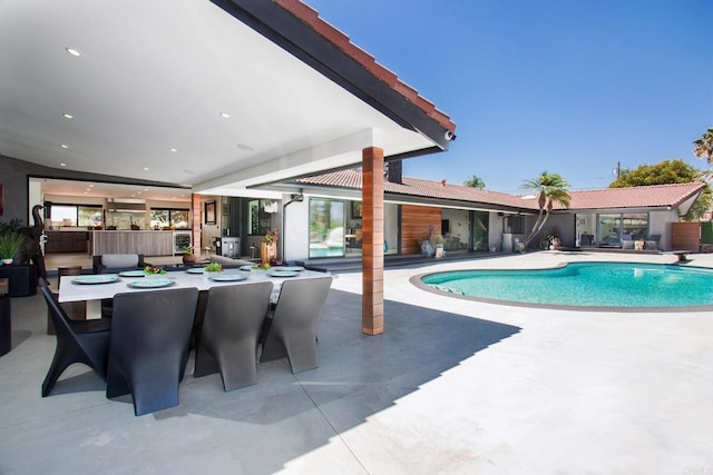 5455 Toyon Rd, San Diego, CA 92115 - swimming pool featuring a patio area