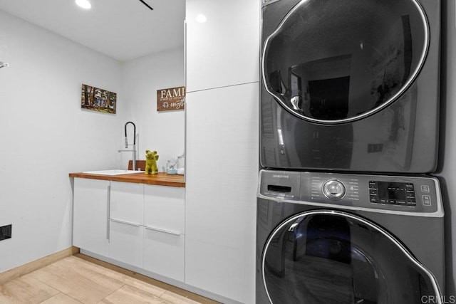5455 Toyon Rd, San Diego, CA 92115 - laundry area featuring estacked washer and dryer and recessed lighting
