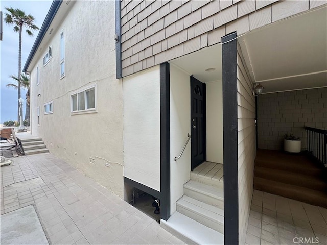 1510 W Oceanfront, Newport Beach, CA 92663 - view of side of property with stucco siding