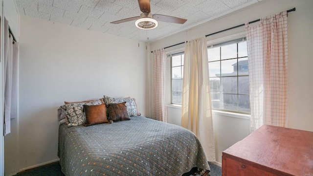 bedroom with ceiling fan