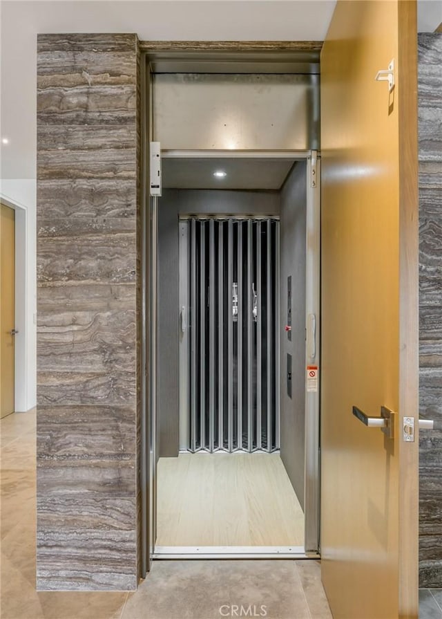 433 Harbor Island Dr, Newport Beach, CA 92660 - elevator