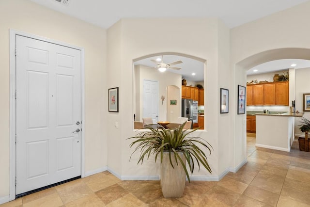 foyer entrance featuring ceiling fan