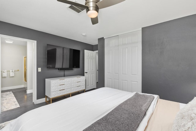 bedroom with dark wood-type flooring, ceiling fan, and a closet