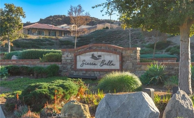 view of community / neighborhood sign