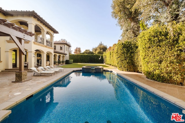 view of pool with an in ground hot tub and a patio