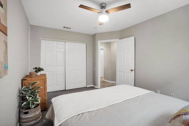 bedroom featuring ceiling fan and a closet