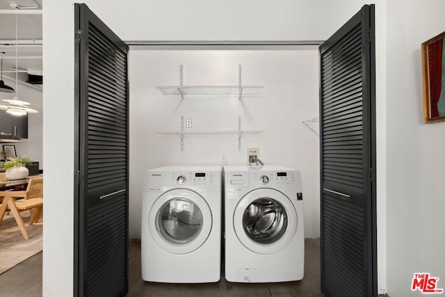 laundry room featuring washer and dryer