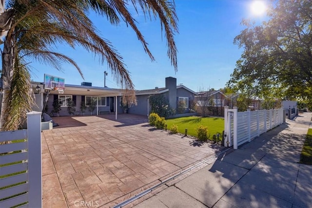 ranch-style house featuring a front lawn