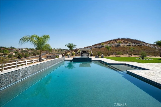 view of swimming pool