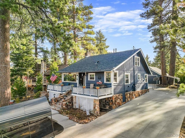 view of front of property