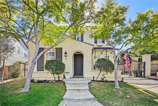 view of front of home featuring a front lawn