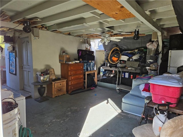 basement with ceiling fan