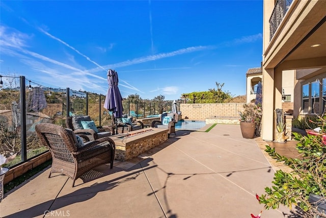 view of patio with an outdoor fire pit