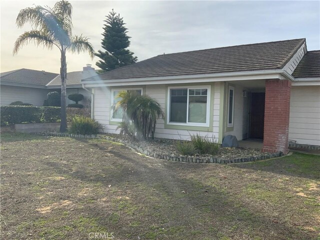 view of front of property with a front yard