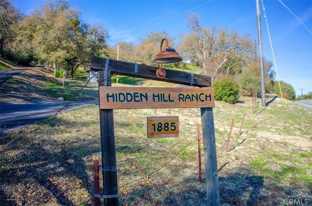 view of exterior details