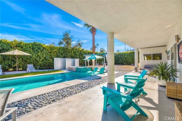 view of pool with an in ground hot tub and a patio area