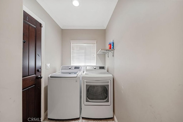 6220 Alamo Ave, Bell, CA 90201 - laundry room featuring independent washer and dryer