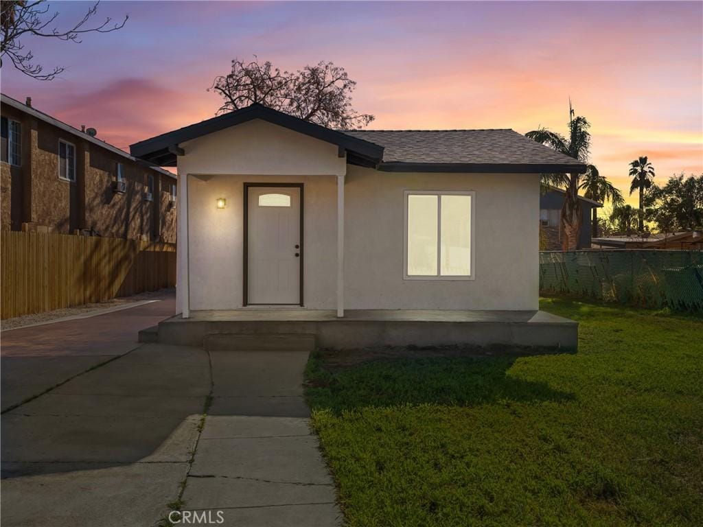 ranch-style house featuring a lawn