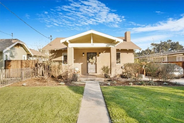 bungalow-style house featuring a front lawn