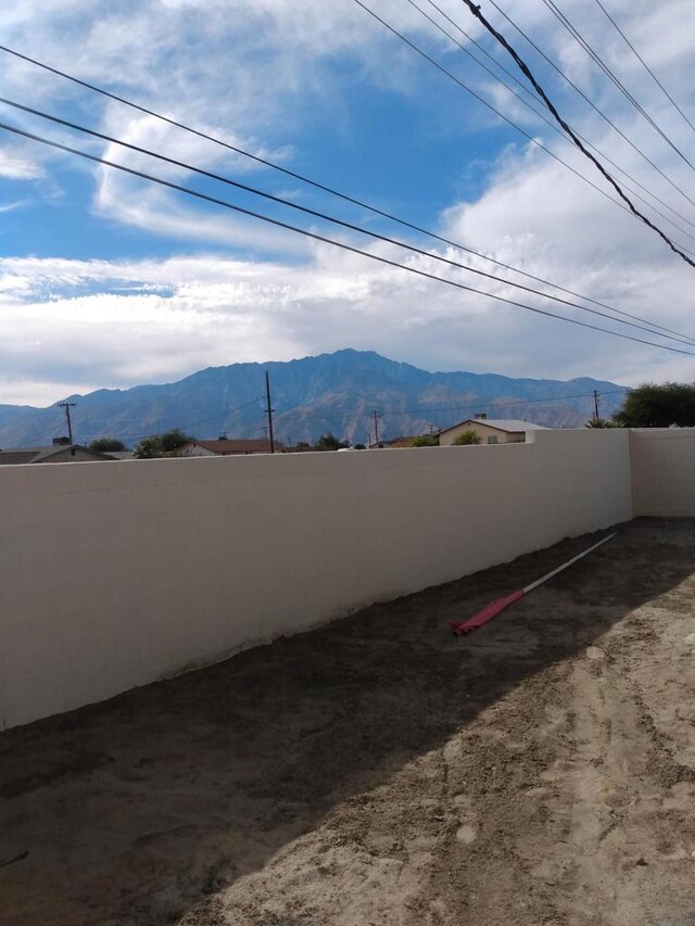 view of yard with a mountain view