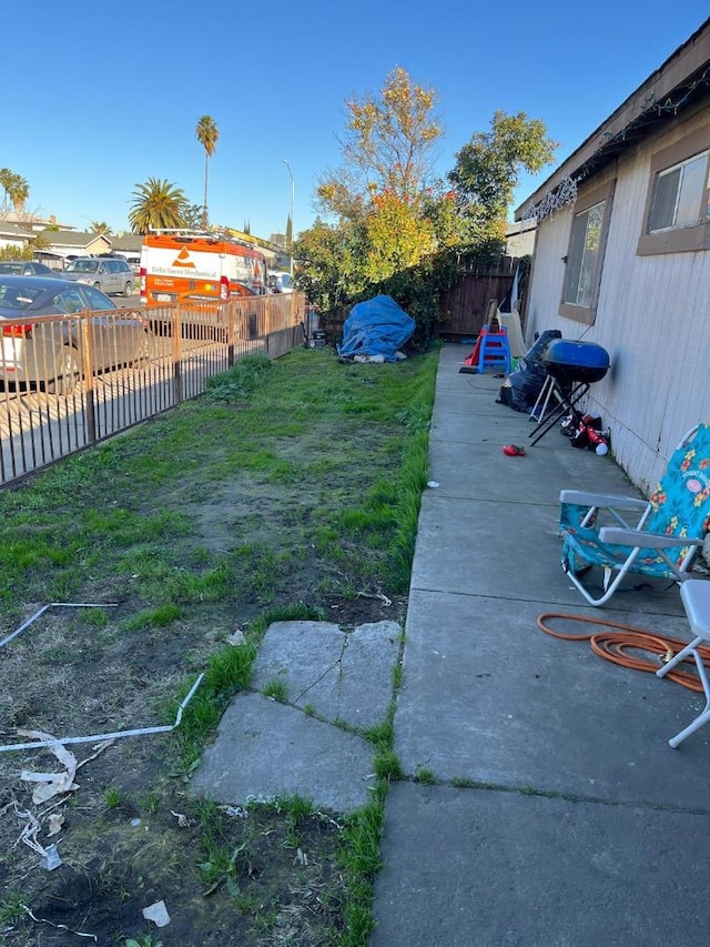 view of yard with a patio