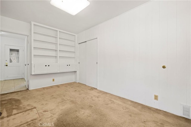 unfurnished room with carpet