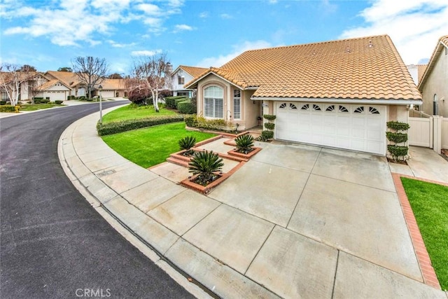 view of front of home featuring a front lawn and a garage