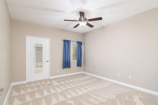 carpeted empty room featuring ceiling fan