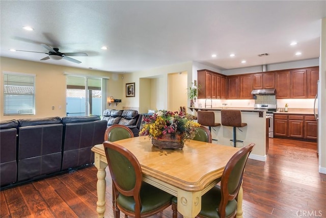 dining room featuring dark wood finished floors, visible vents, a ceiling fan, and recessed lighting