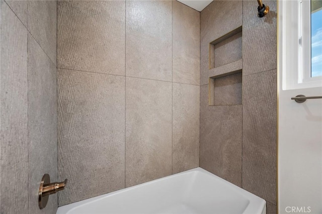 bathroom with tub / shower combination