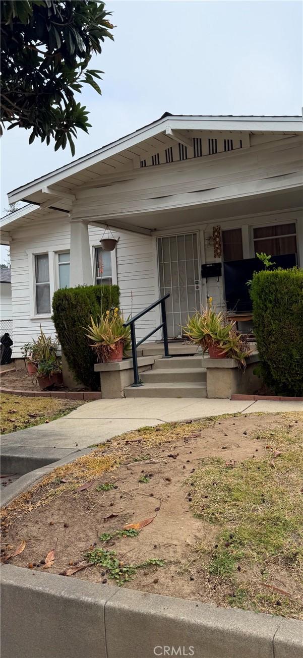 view of front of property with covered porch