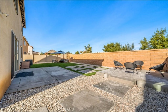 view of yard with a patio area