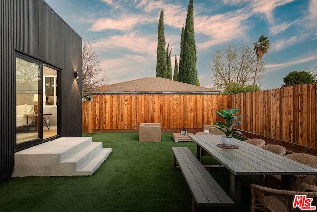 view of yard at dusk