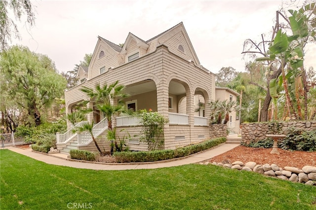 view of front of house featuring a front yard