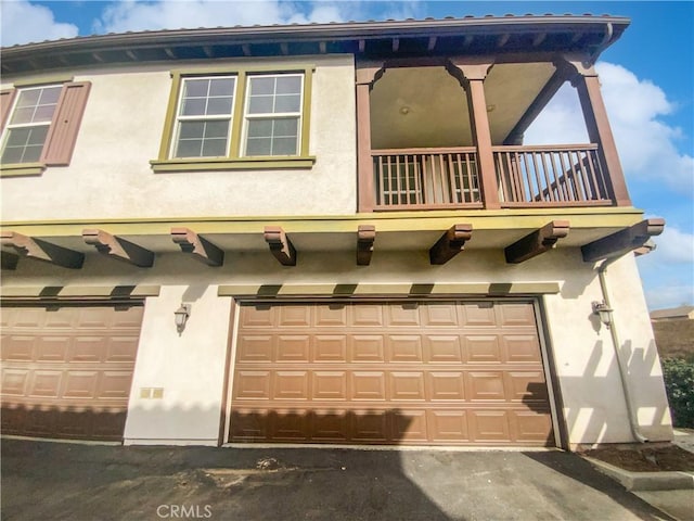 view of front of home featuring an attached garage and stucco siding