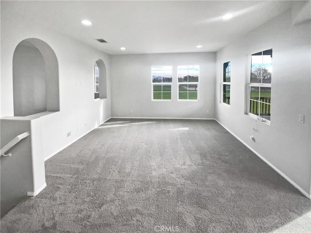 carpeted spare room with baseboards, visible vents, and recessed lighting