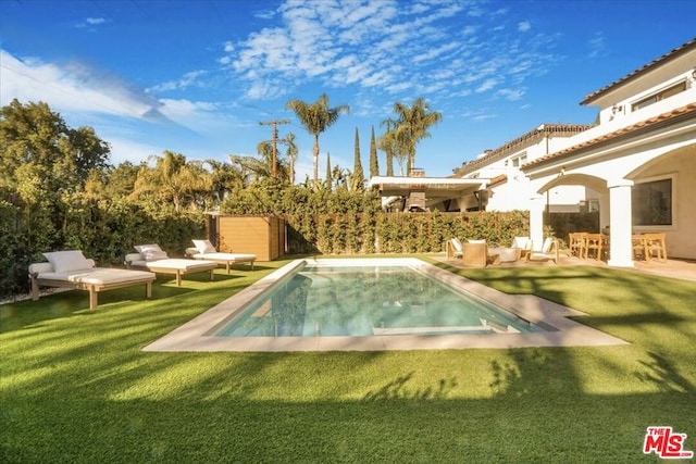 view of swimming pool featuring a lawn