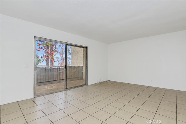 spare room featuring light tile patterned flooring