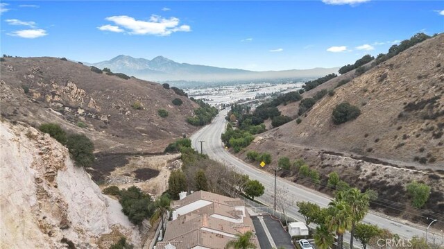 drone / aerial view featuring a mountain view