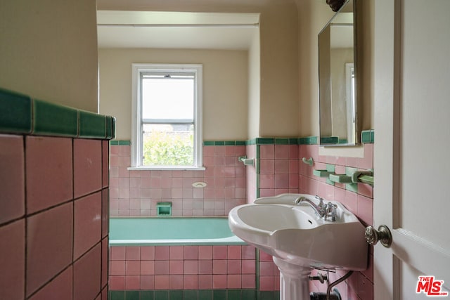 bathroom featuring tiled tub