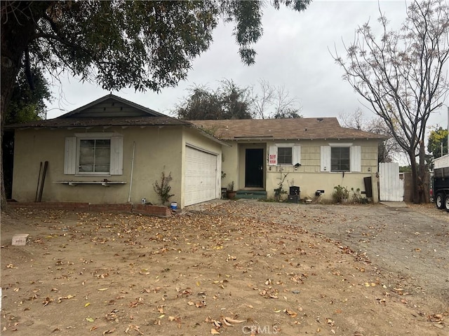 view of front facade featuring a garage