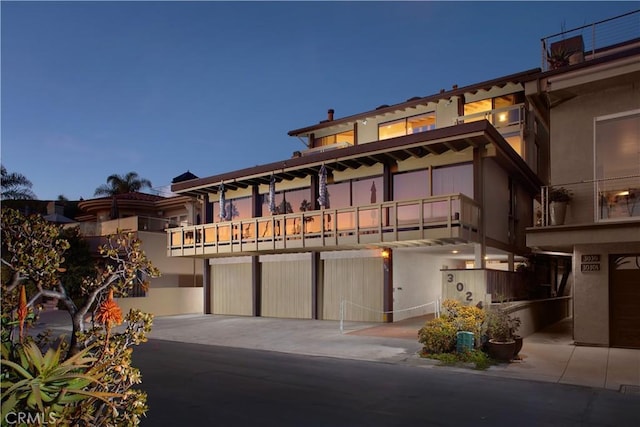 view of front of home featuring a balcony